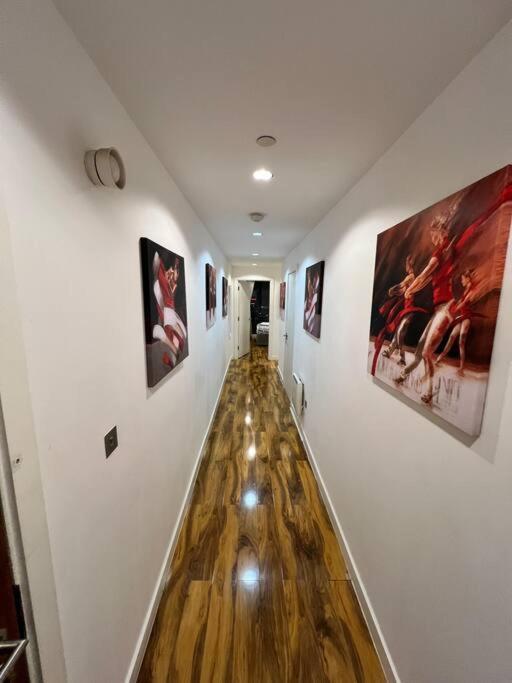 Spacious 2 Bedroom Flat Stunning Waterside View Manchester Exterior foto